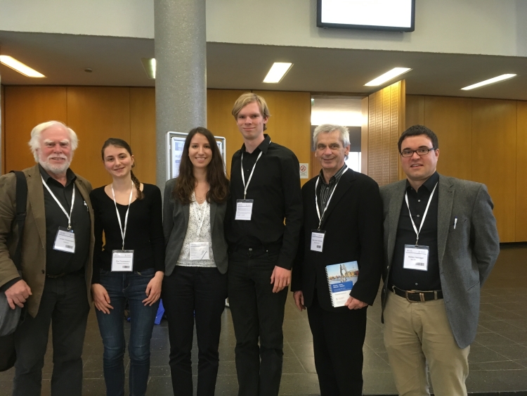 Gruppe von Teilnehmern des Deutschen Kongresses für Psychosomatische Medizin 2017 in Berlin, darunter Herr Timmermann, Studierende und Kollegen.