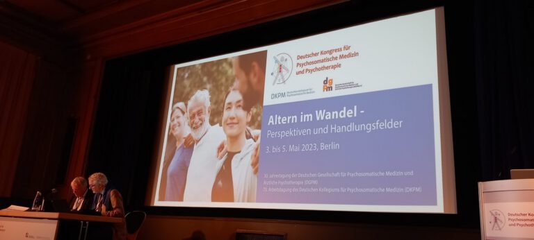 Vortrag beim Deutschen Kongress für Psychosomatische Medizin und Psychotherapie 2023 in Berlin mit Präsentation zum Thema „Altern im Wandel – Perspektiven und Handlungsfelder“