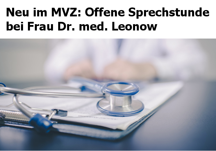 Stethoskop auf einem Schreibtisch – Symbolbild für die offene Sprechstunde bei Frau Dr. med. Leonow im MVZ Timmermann & Partner.
