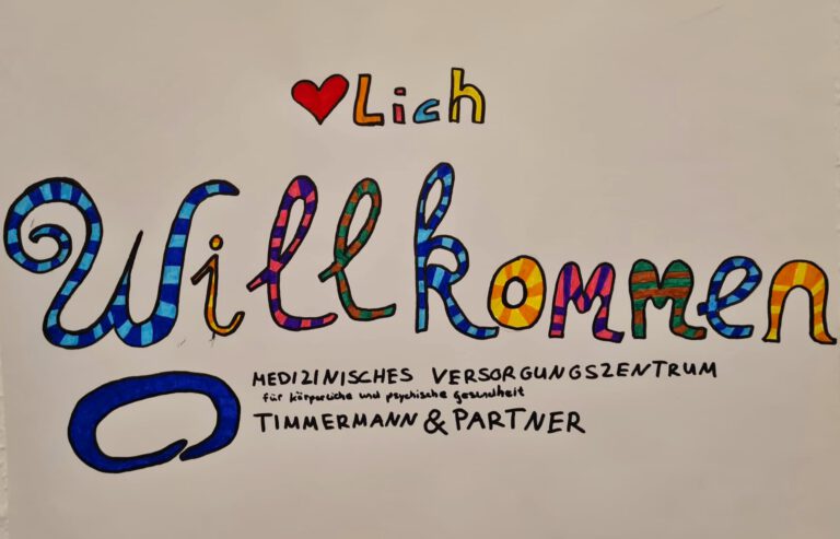 Bunt gestaltetes Willkommensschild zur Eröffnungsfeier des MVZ Oldenburg mit handgemaltem Schriftzug „Herzlich Willkommen